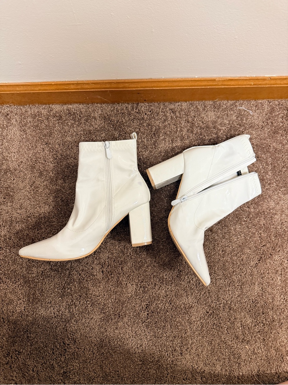 Women’s White Pointed Toe Block Heel Ankle Boots - Picture 5 of 8